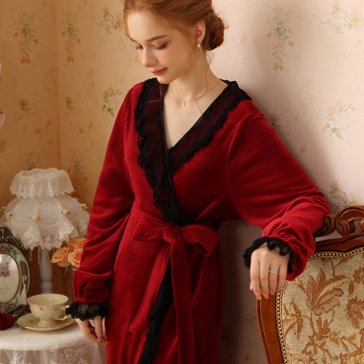 91家纺网 家纺一手货源 找家纺 洛兰沙家居馆 2026新款秋冬宽松复古宫廷绒睡袍少女厚长袖长款公主加厚保暖家居服绒睡衣 红色