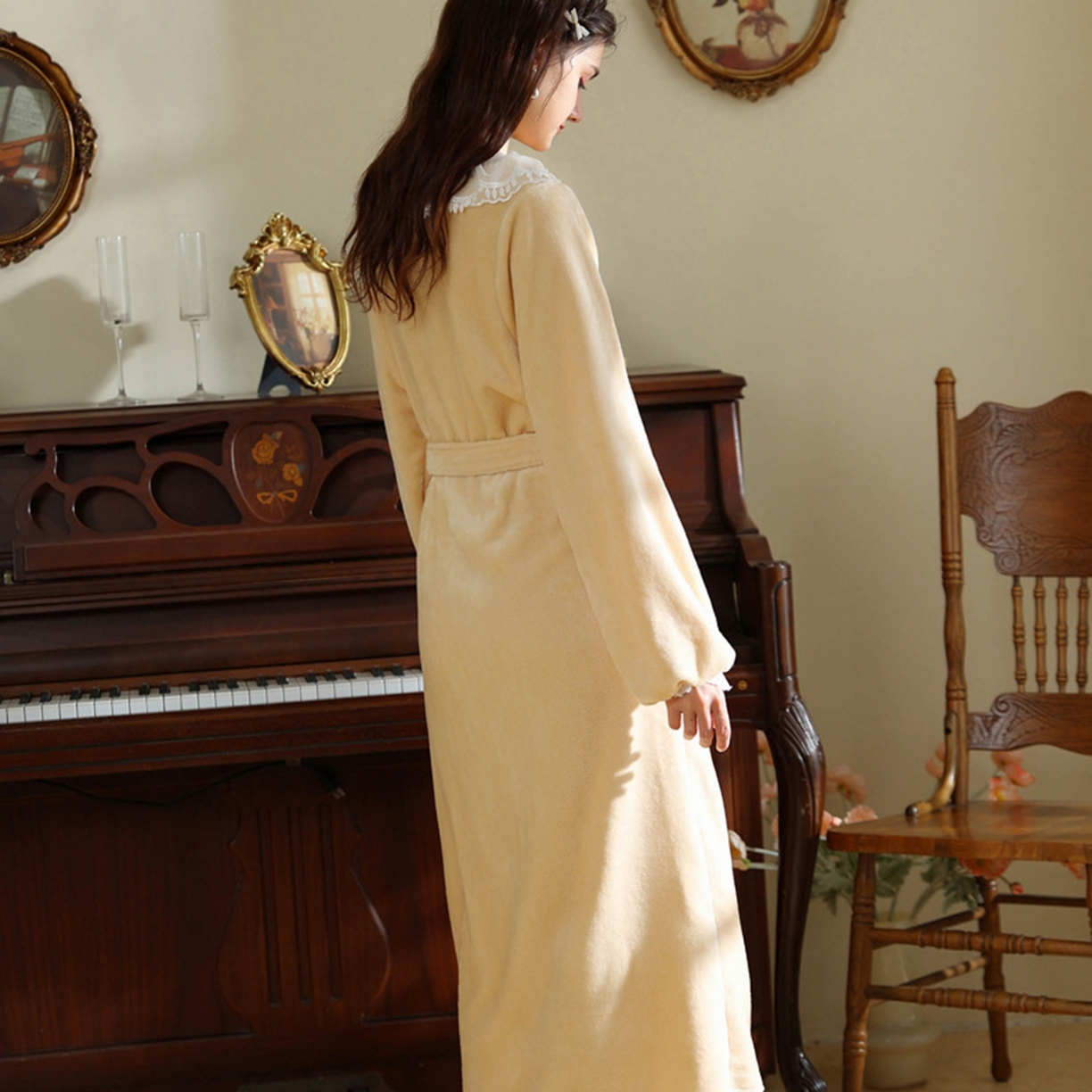 91家纺网 家纺一手货源 找家纺 洛兰沙家居馆 2026新款秋冬宽松复古宫廷绒睡袍少女厚长袖长款公主加厚保暖家居服绒睡衣 鹅黄色