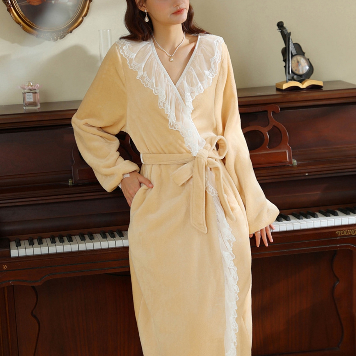 91家纺网 家纺一手货源 找家纺 洛兰沙家居馆 2026新款秋冬宽松复古宫廷绒睡袍少女厚长袖长款公主加厚保暖家居服绒睡衣 鹅黄色