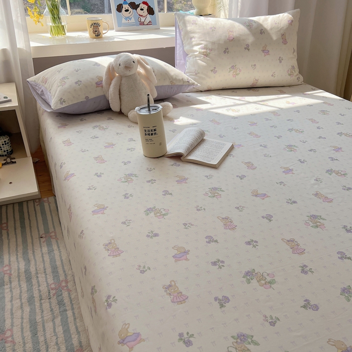 91家纺网 家纺一手货源 找家纺 六巷胡同 2026新款40支全棉13070卡通单品床单 假日庄园兔