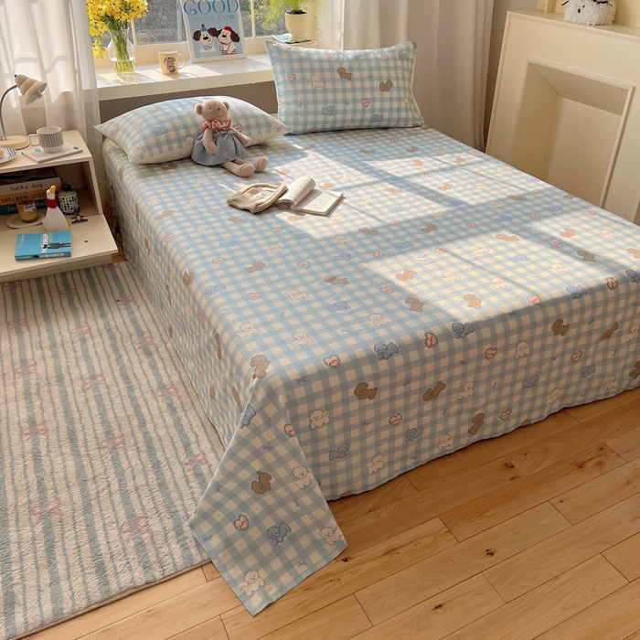 91家纺网 家纺一手货源 找家纺 六巷胡同 2026新款40支全棉13070卡通单品床单 蓝格奶油狗