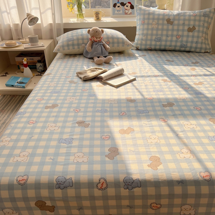 91家纺网 家纺一手货源 找家纺 六巷胡同 2026新款40支全棉13070卡通单品床单 蓝格奶油狗