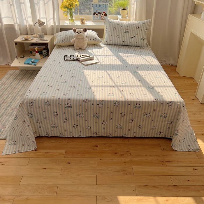 91家纺网 家纺一手货源 找家纺 六巷胡同 2026新款40支全棉13070卡通单品床单 蓝条努比犬