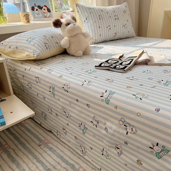 91家纺网 家纺一手货源 找家纺 六巷胡同 2026新款40支全棉13070卡通单品床单 蓝条努比犬