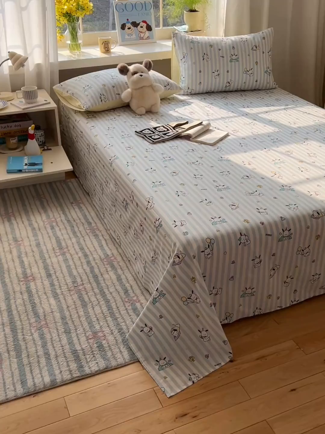 91家纺网 家纺一手货源 找家纺 六巷胡同 2026新款40支全棉13070卡通单品床单 蓝条努比犬