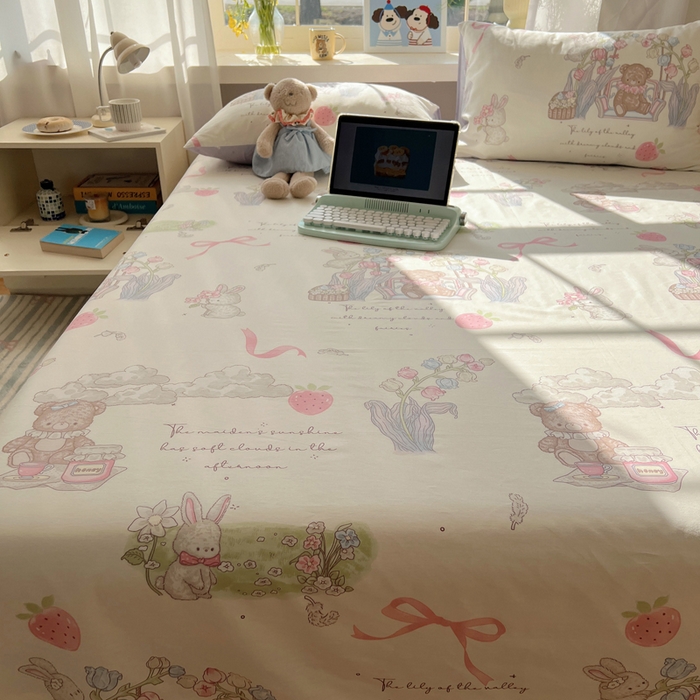 91家纺网 家纺一手货源 找家纺 六巷胡同 2026新款40支全棉13070卡通单品床单 秘境花园熊