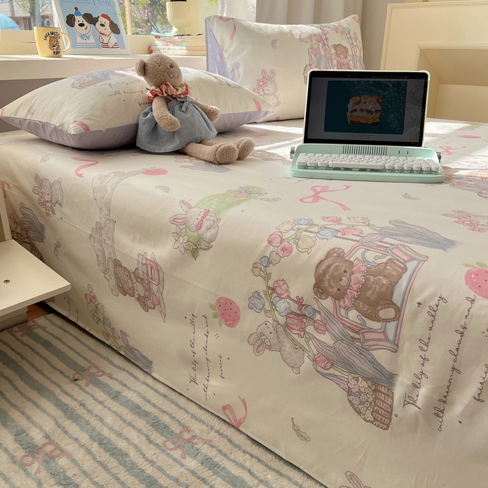 91家纺网 家纺一手货源 找家纺 六巷胡同 2026新款40支全棉13070卡通单品床单 秘境花园熊