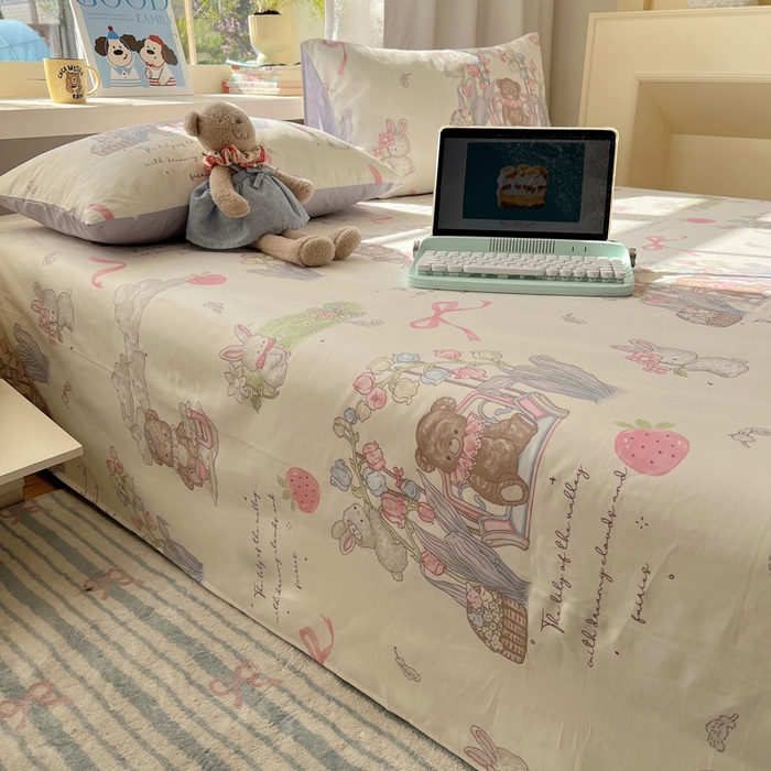 91家纺网 家纺一手货源 找家纺 六巷胡同 2026新款40支全棉13070卡通单品床单 秘境花园熊