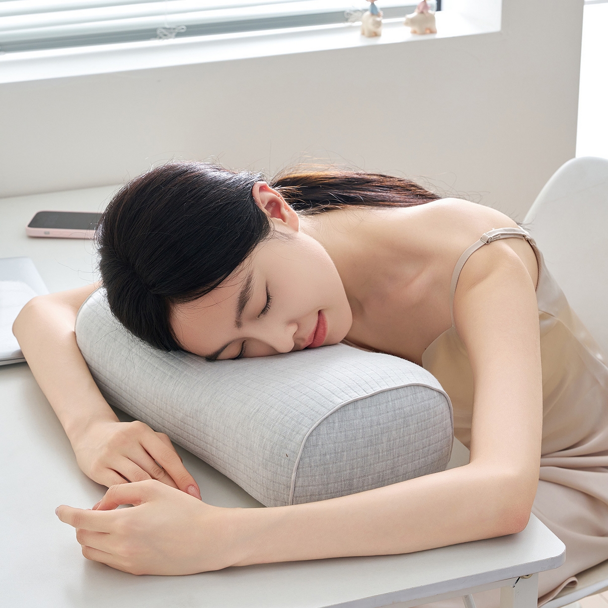 91家纺网 家纺一手货源 找家纺 良品汇馆 2026新款乳胶腰靠便携露营枕头办公室午休枕慢回弹 条纹乳胶便携枕-XT3浅灰