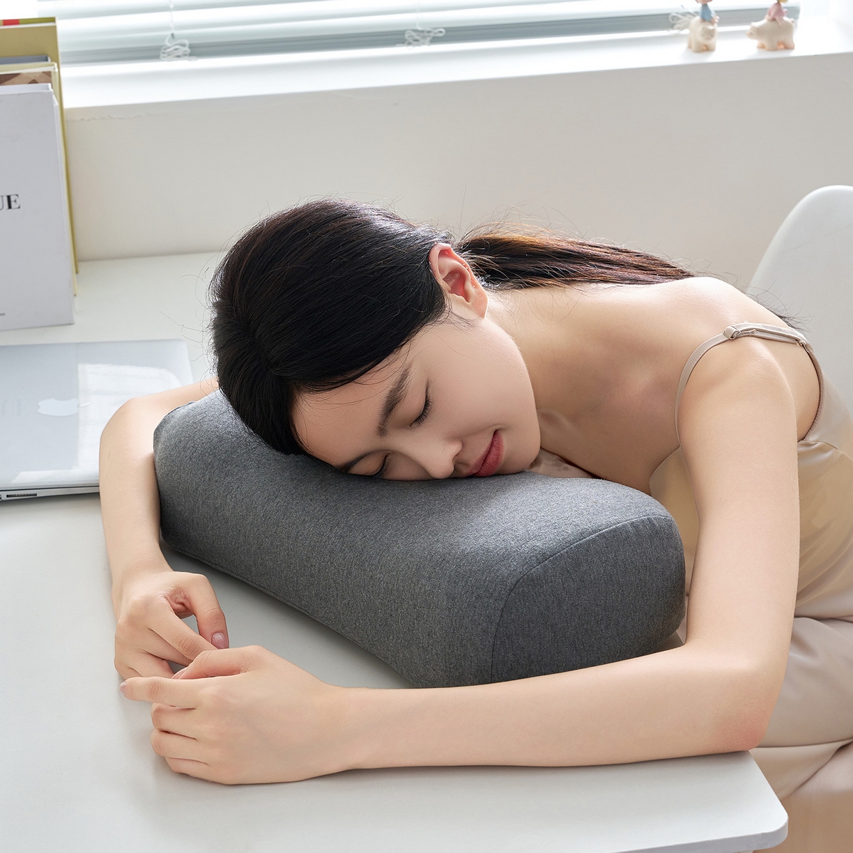 良品汇馆 2026新款乳胶腰靠便携露营枕头办公室午休枕慢回弹 针织棉乳胶便携枕-XZ3深灰