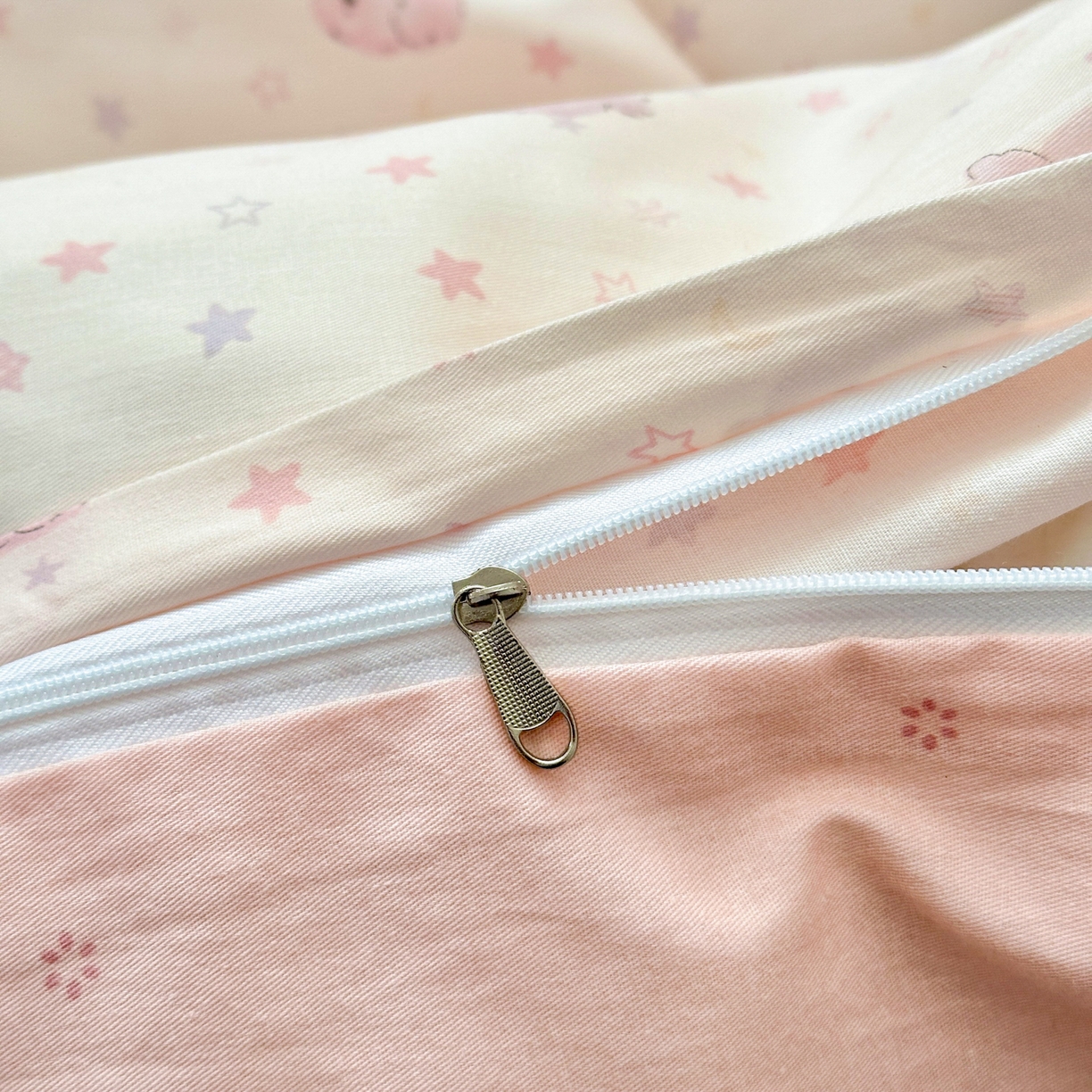 91家纺网 家纺一手货源 找家纺 清雅福 2026春夏新款INS小清新40支全棉13372单被套第一批 粉心狗