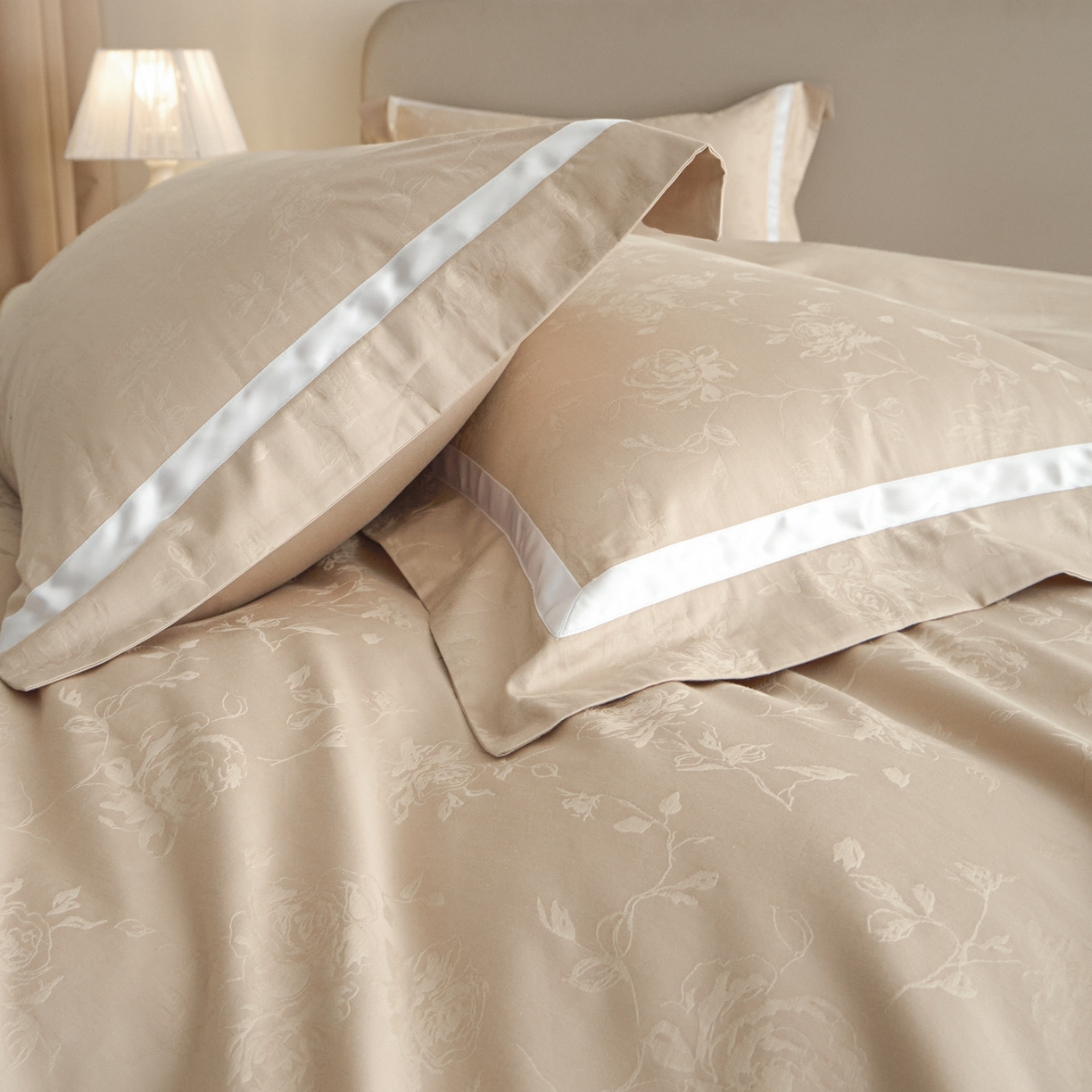 91家纺网 家纺一手货源 找家纺 新方向 2026年提花全棉100s贡缎长绒棉纯棉四件套-繁花 繁花-香槟