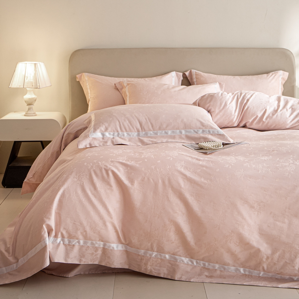 91家纺网 家纺一手货源 找家纺 新方向 2026年提花全棉100s贡缎长绒棉纯棉四件套-繁花 繁花-蔷薇粉