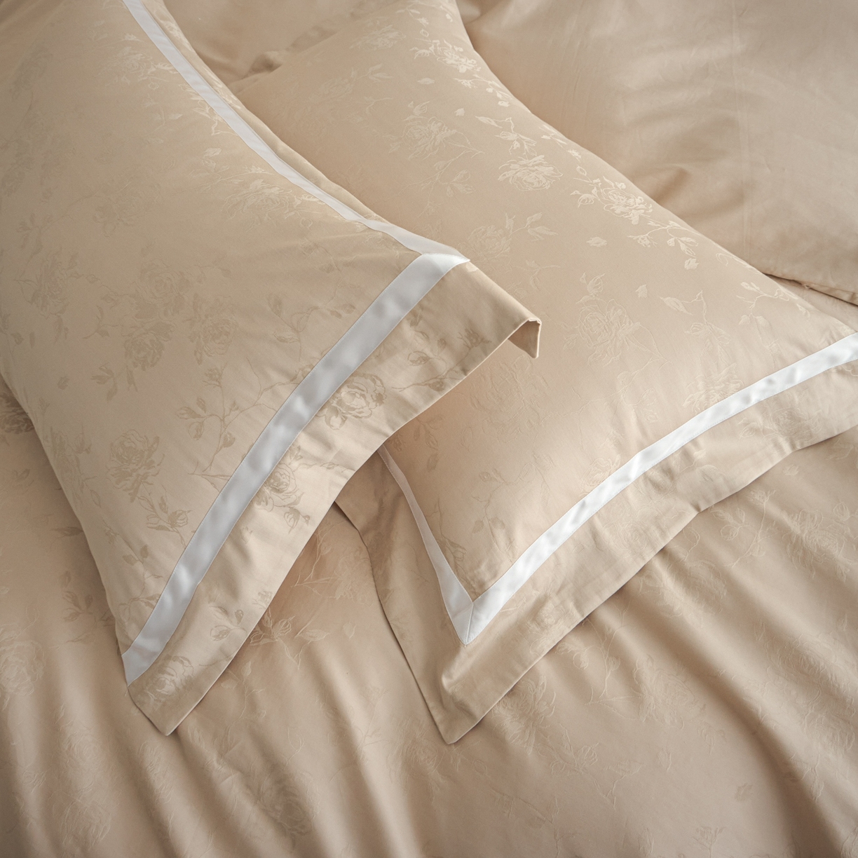 91家纺网 家纺一手货源 找家纺 新方向 2026年提花全棉100s贡缎长绒棉纯棉四件套-繁花 繁花-香槟