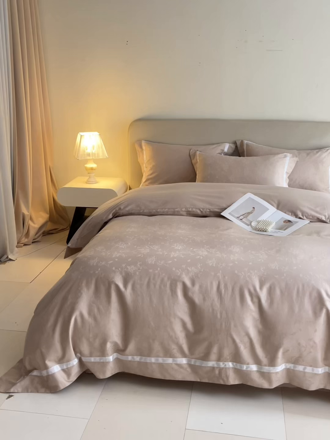 91家纺网 家纺一手货源 找家纺 新方向 2026年提花全棉100s贡缎长绒棉纯棉四件套-繁花 繁花-香槟