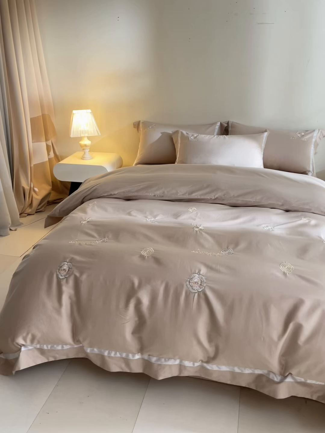 91家纺网 家纺一手货源 找家纺 新方向 2026年刺绣全棉100s贡缎长绒棉纯棉四件套-半夏 半夏-香槟