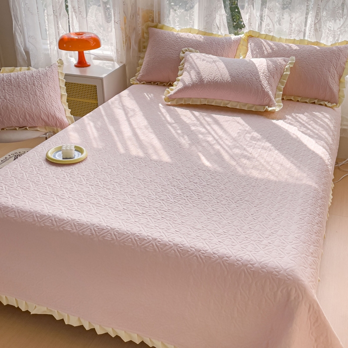 91家纺网 家纺一手货源 找家纺 妮可 2026新款全棉纯棉绗缝多功能四季款荷叶边单床盖床盖单件单品床盖 春日粉