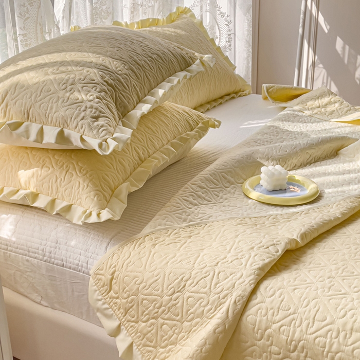 91家纺网 家纺一手货源 找家纺 妮可 2026新款全棉纯棉绗缝多功能四季款荷叶边单床盖床盖单件单品床盖 奶黄色