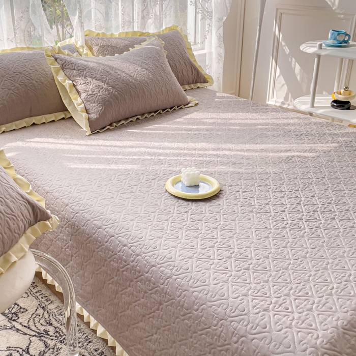 91家纺网 家纺一手货源 找家纺 妮可 2026新款全棉纯棉绗缝多功能四季款荷叶边单床盖床盖单件单品床盖 轻奢灰