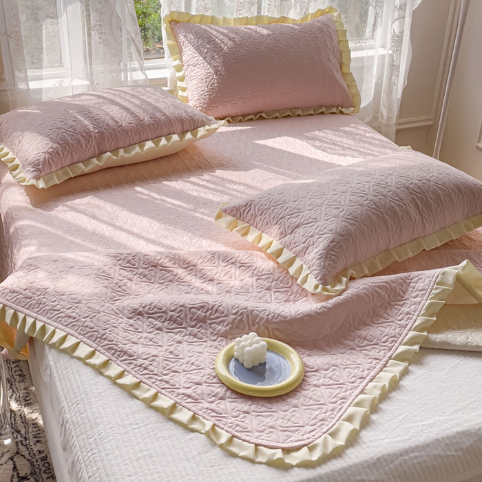 91家纺网 家纺一手货源 找家纺 妮可 2026新款全棉纯棉绗缝多功能四季款荷叶边单床盖床盖单件单品床盖 春日粉