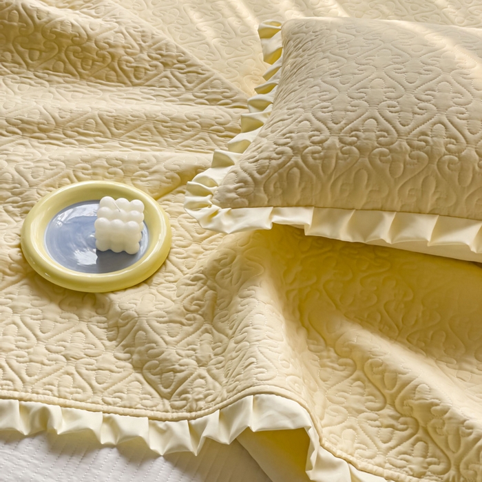 91家纺网 家纺一手货源 找家纺 妮可 2026新款全棉纯棉绗缝多功能四季款荷叶边单床盖床盖单件单品床盖 奶黄色