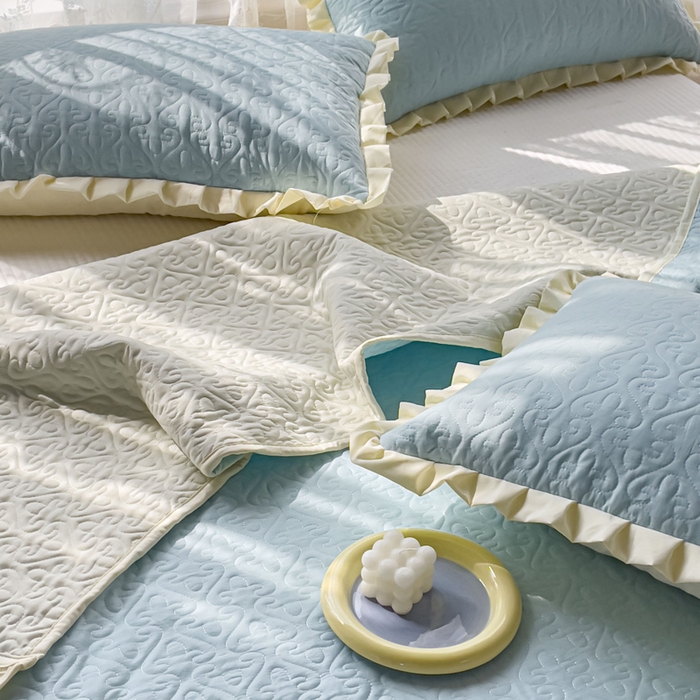 91家纺网 家纺一手货源 找家纺 妮可 2026新款全棉纯棉绗缝多功能四季款荷叶边单床盖床盖单件单品床盖 浅水蓝