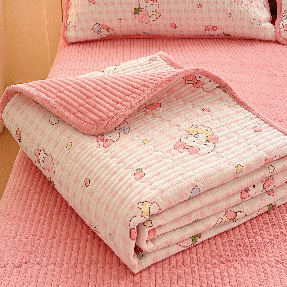 91家纺网 家纺一手货源 找家纺 恒尚居 2026新款A类双层纱牛奶绒夹棉床垫 KT猫