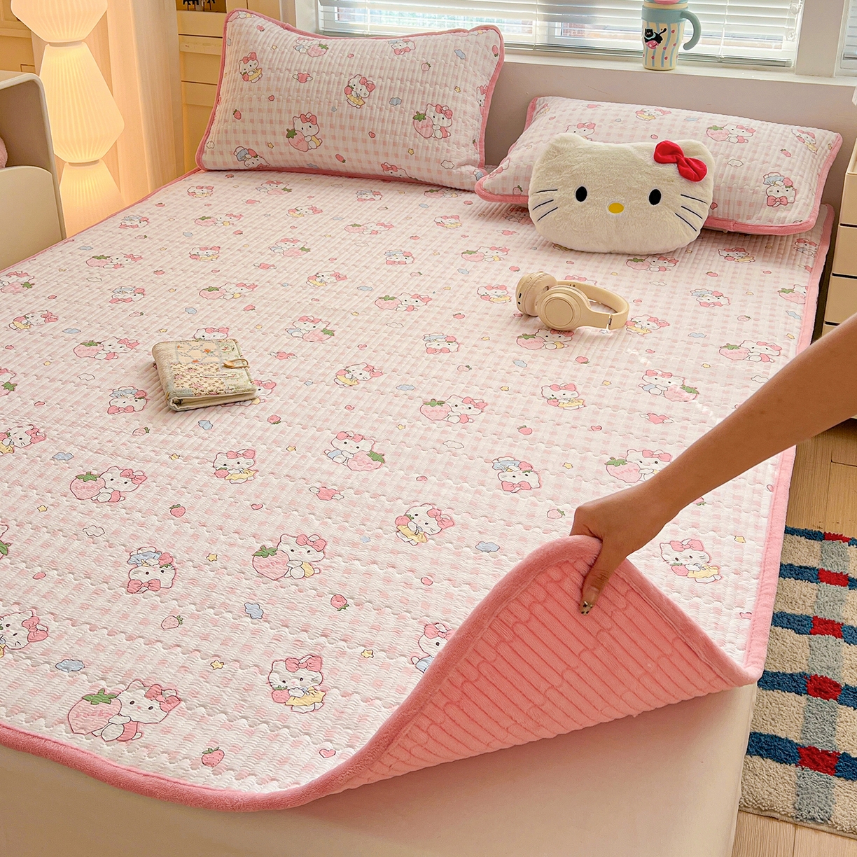 91家纺网 家纺一手货源 找家纺 恒尚居 2026新款A类双层纱牛奶绒夹棉床垫 KT猫