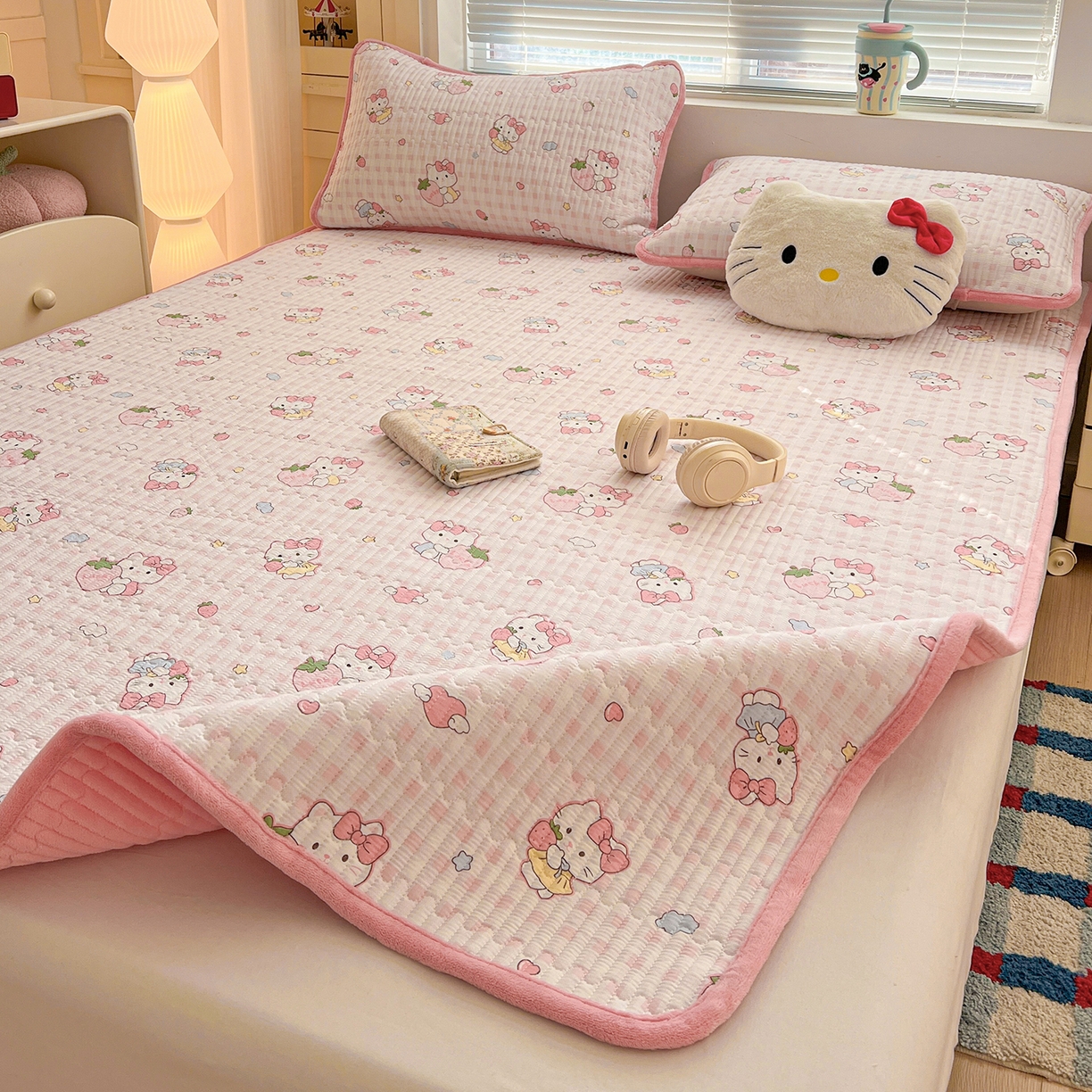 91家纺网 家纺一手货源 找家纺 恒尚居 2026新款A类双层纱牛奶绒夹棉床垫 KT猫