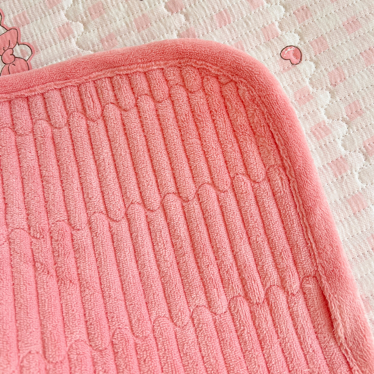 91家纺网 家纺一手货源 找家纺 恒尚居 2026新款A类双层纱牛奶绒夹棉床垫 KT猫