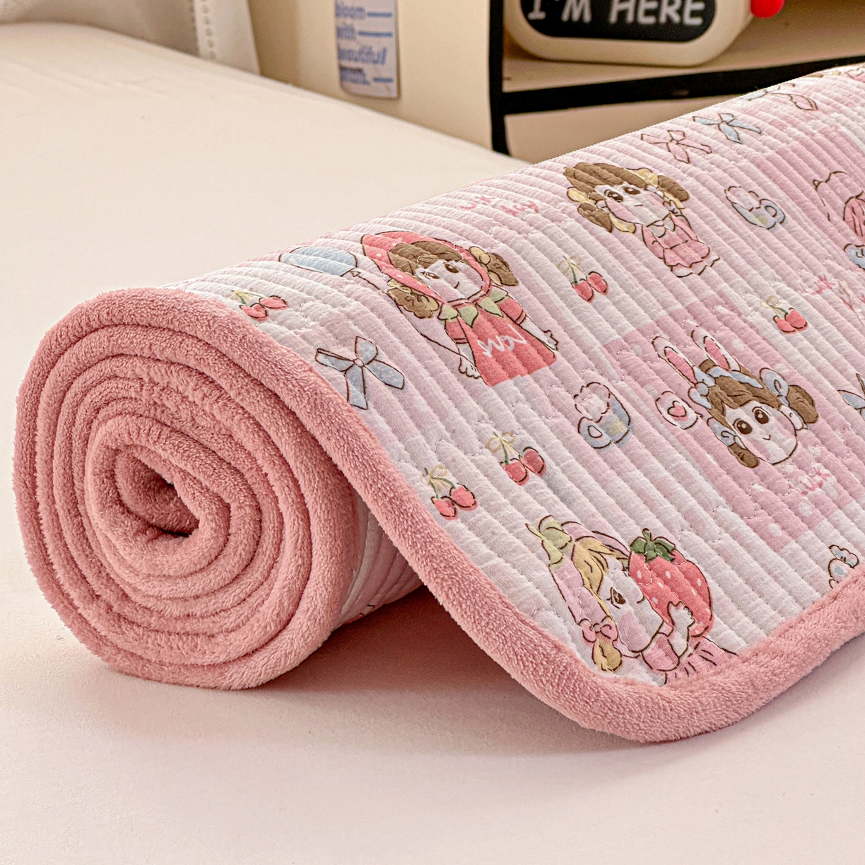 91家纺网 家纺一手货源 找家纺 恒尚居 2026新款A类双层纱牛奶绒夹棉床垫 棒棒糖女孩