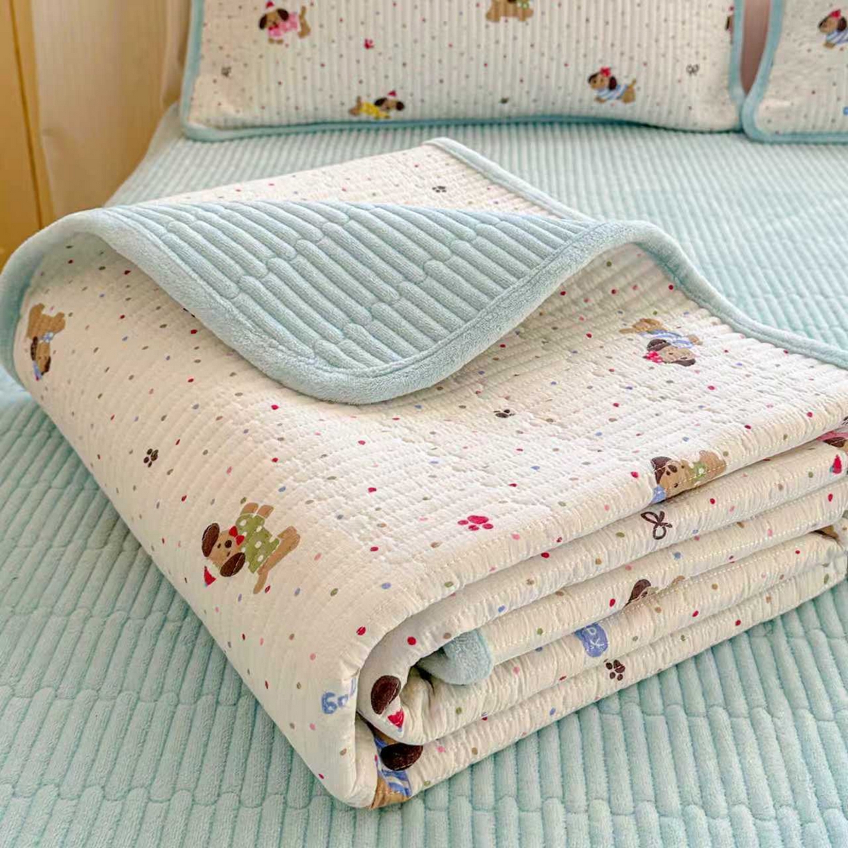 91家纺网 家纺一手货源 找家纺 恒尚居 2026新款A类双层纱牛奶绒夹棉床垫 波点狗狗