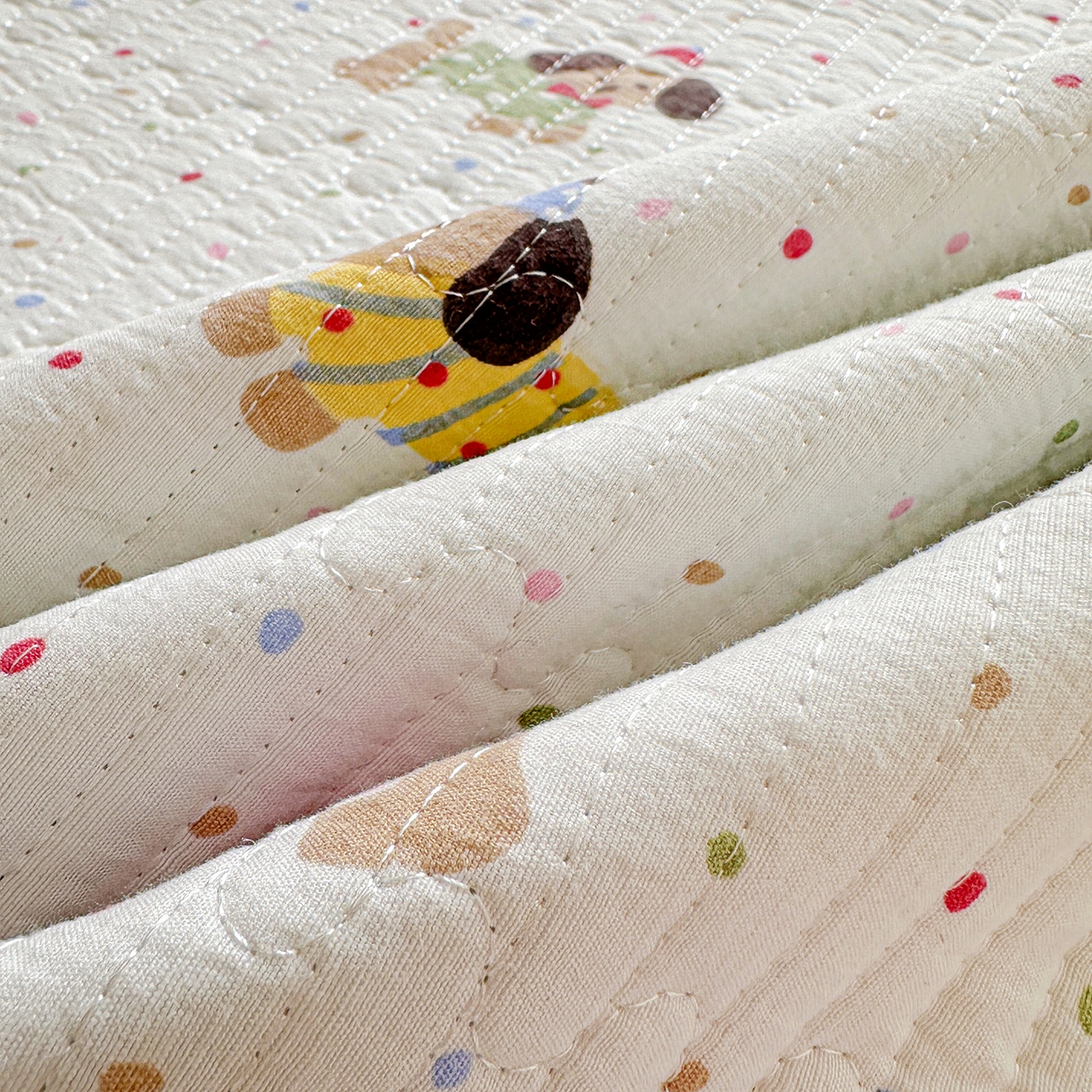 91家纺网 家纺一手货源 找家纺 恒尚居 2026新款A类双层纱牛奶绒夹棉床垫 波点狗狗