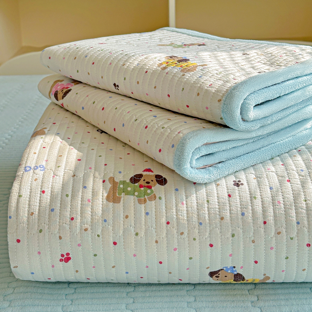 91家纺网 家纺一手货源 找家纺 恒尚居 2026新款A类双层纱牛奶绒夹棉床垫 波点狗狗