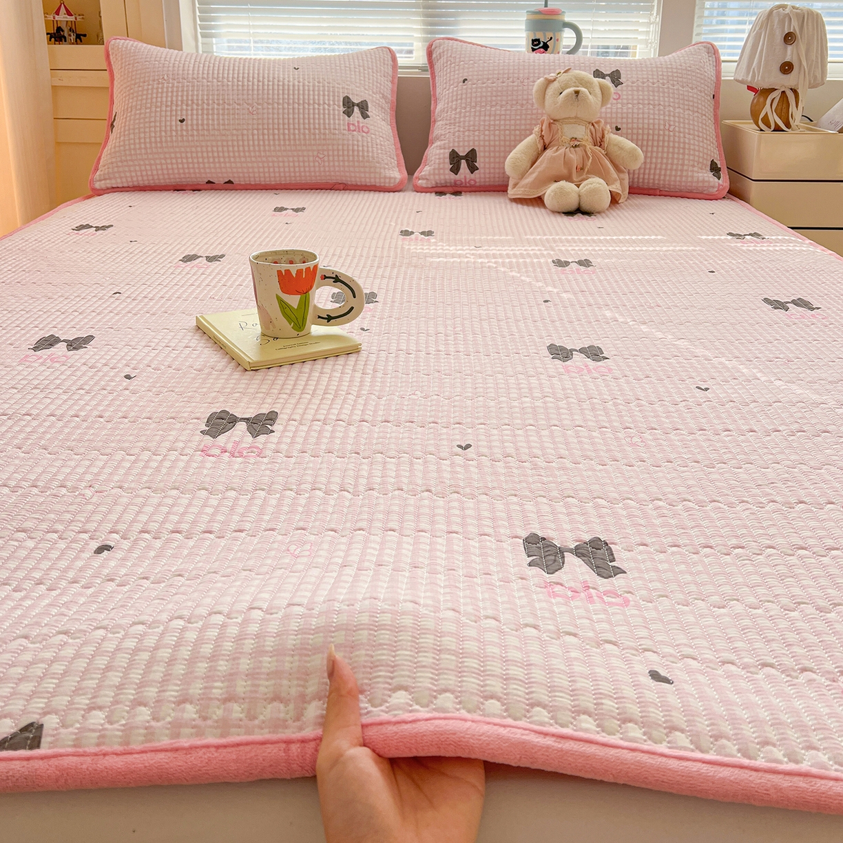 恒尚居 2026新款A类双层纱牛奶绒夹棉床垫 粉格蝴蝶结