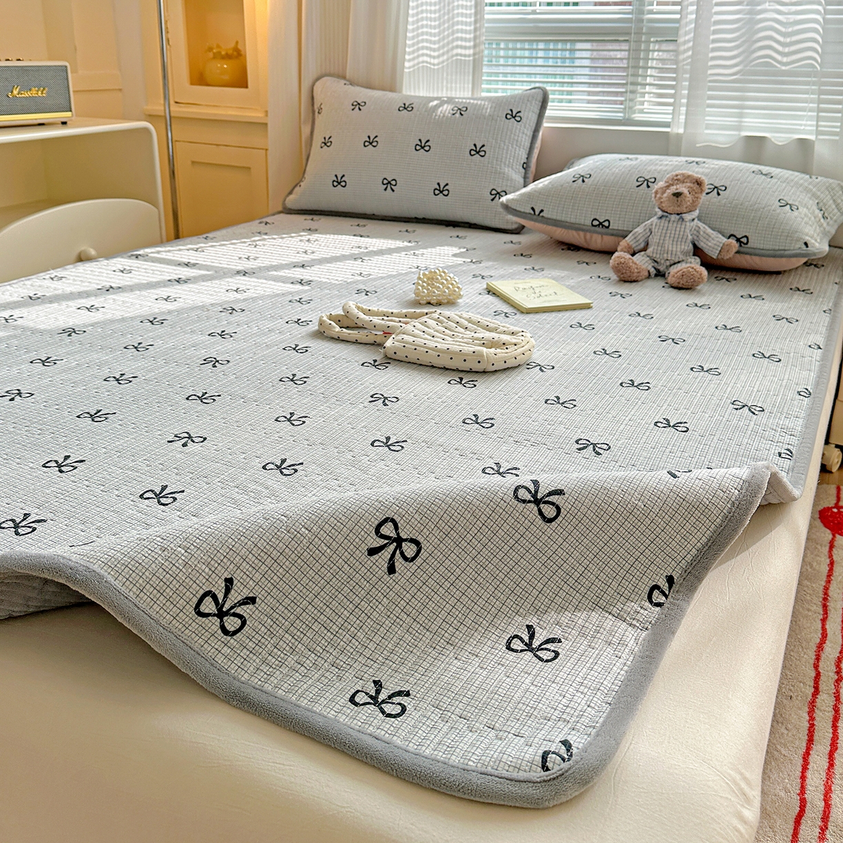 91家纺网 家纺一手货源 找家纺 恒尚居 2026新款A类双层纱牛奶绒夹棉床垫 蝴蝶结-灰