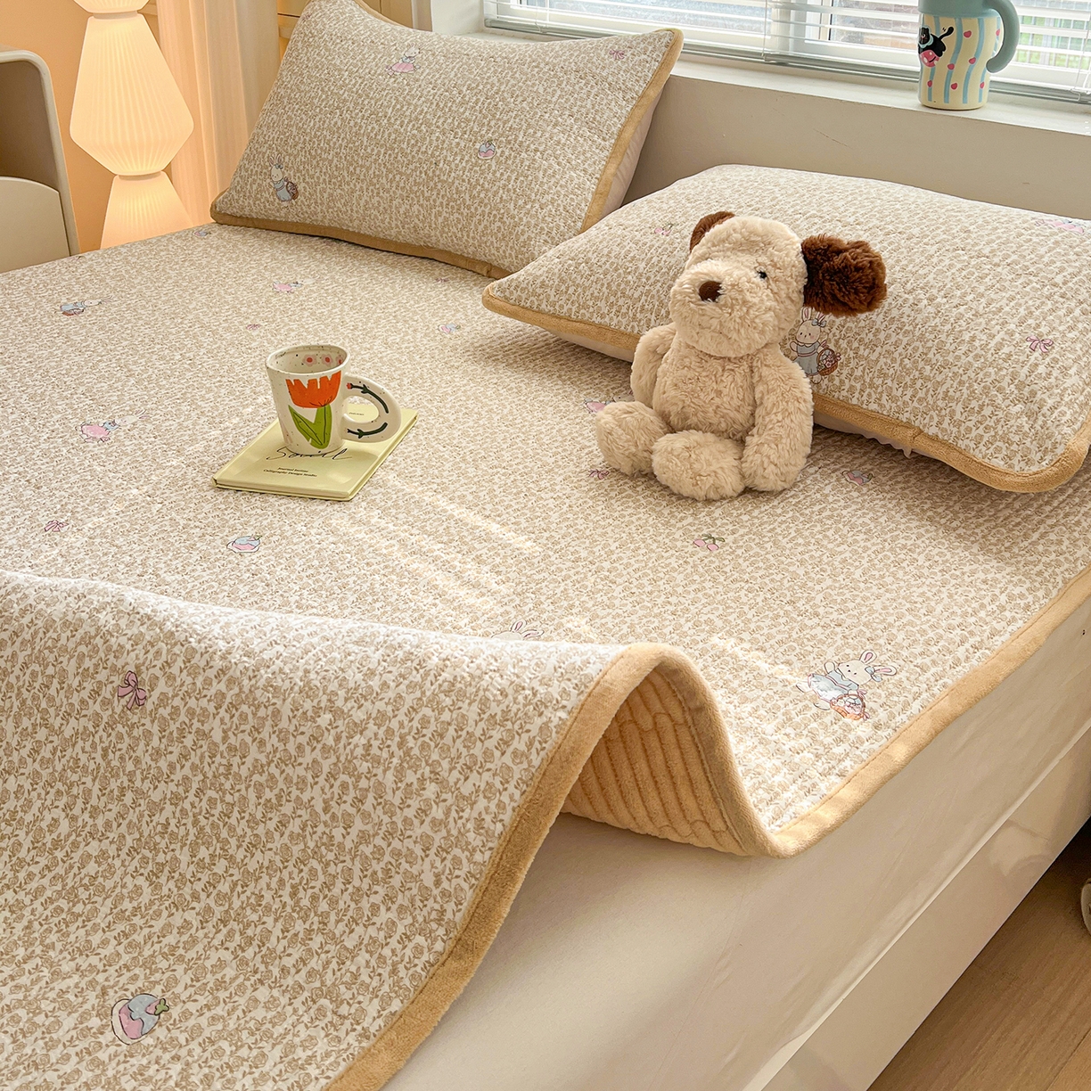 91家纺网 家纺一手货源 找家纺 恒尚居 2026新款A类双层纱牛奶绒夹棉床垫 花篮兔