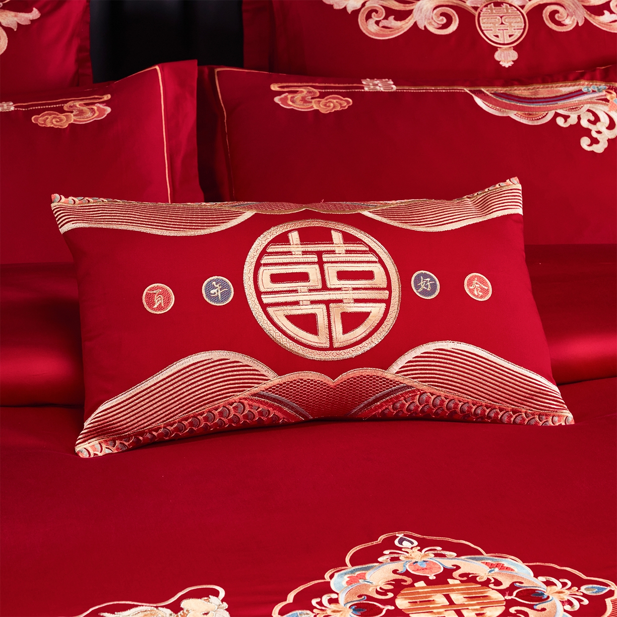 91家纺网 家纺一手货源 找家纺 芊囍纺 2026新款双面长绒棉高端婚庆提花重工刺绣四件套多件套系列 龙凤江山