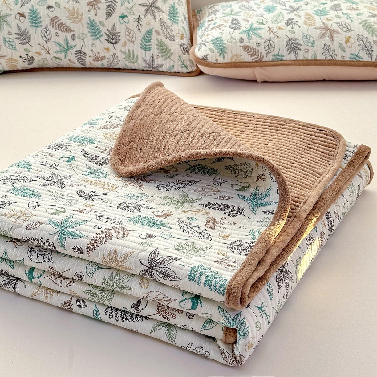 91家纺网 家纺一手货源 找家纺 恒尚居 2026新款A类双层纱牛奶绒夹棉床垫 落叶