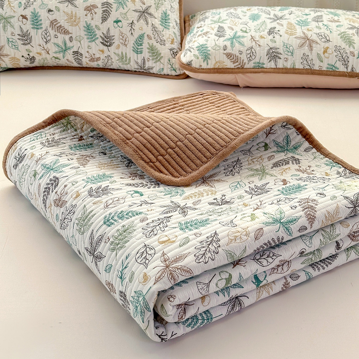 91家纺网 家纺一手货源 找家纺 恒尚居 2026新款A类双层纱牛奶绒夹棉床垫 落叶