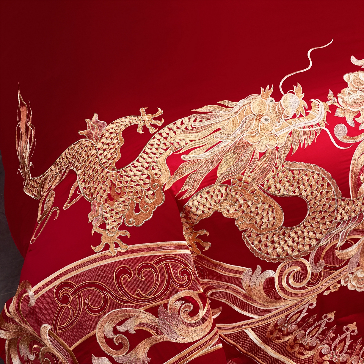 91家纺网 家纺一手货源 找家纺 芊囍纺 2026新款双面长绒棉高端婚庆提花重工刺绣四件套多件套系列 龙凤九霄