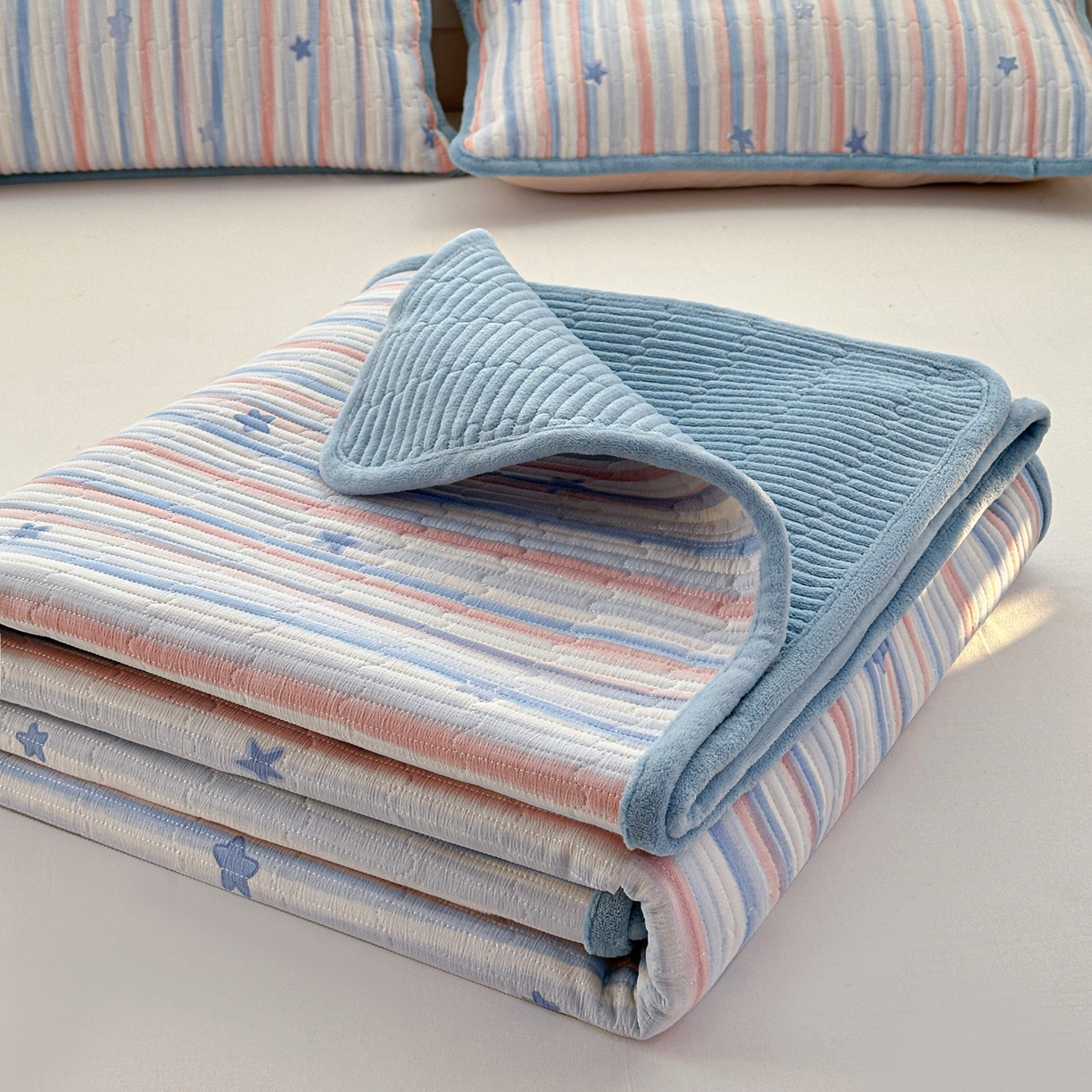 91家纺网 家纺一手货源 找家纺 恒尚居 2026新款A类双层纱牛奶绒夹棉床垫 满天星