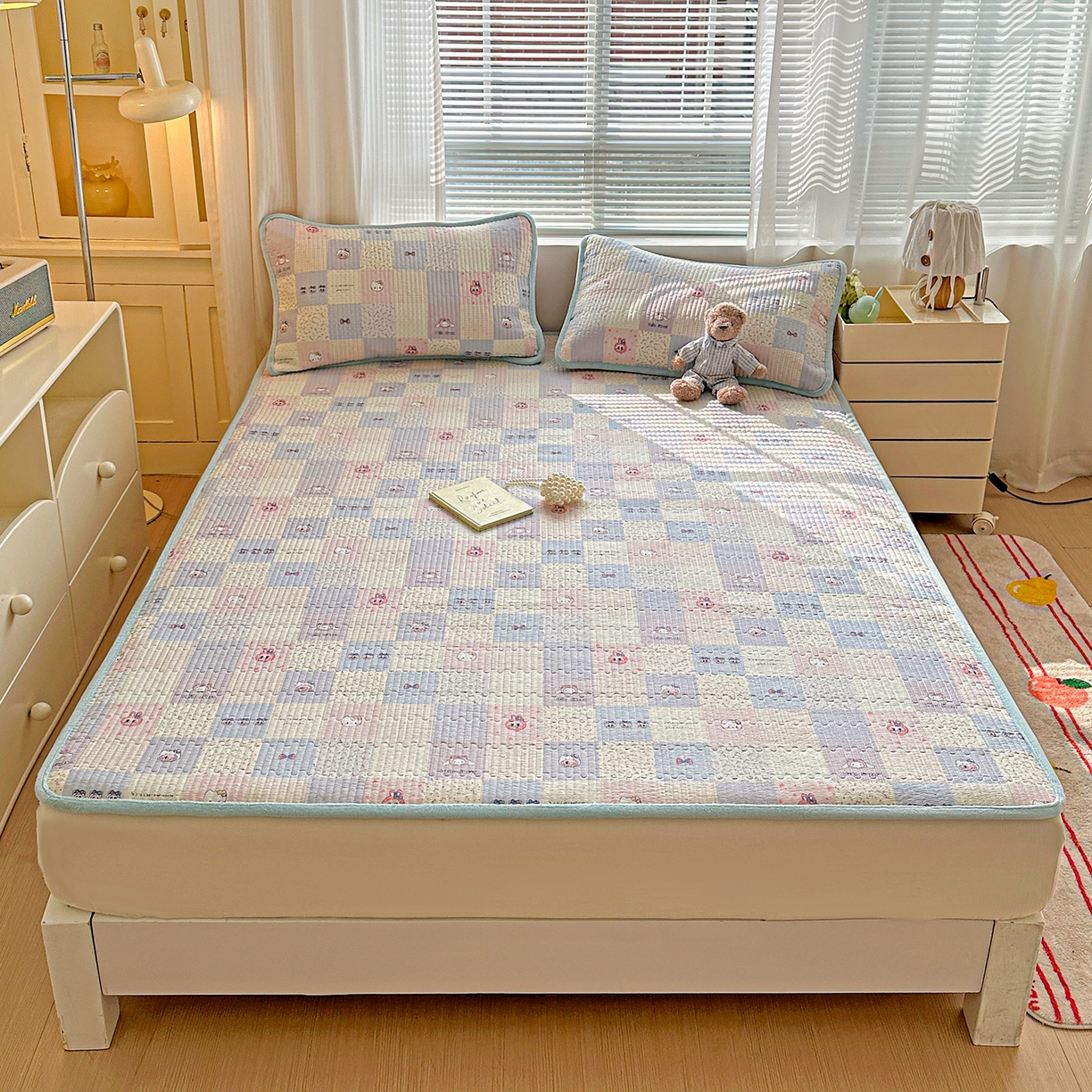 91家纺网 家纺一手货源 找家纺 恒尚居 2026新款A类双层纱牛奶绒夹棉床垫 慢时光