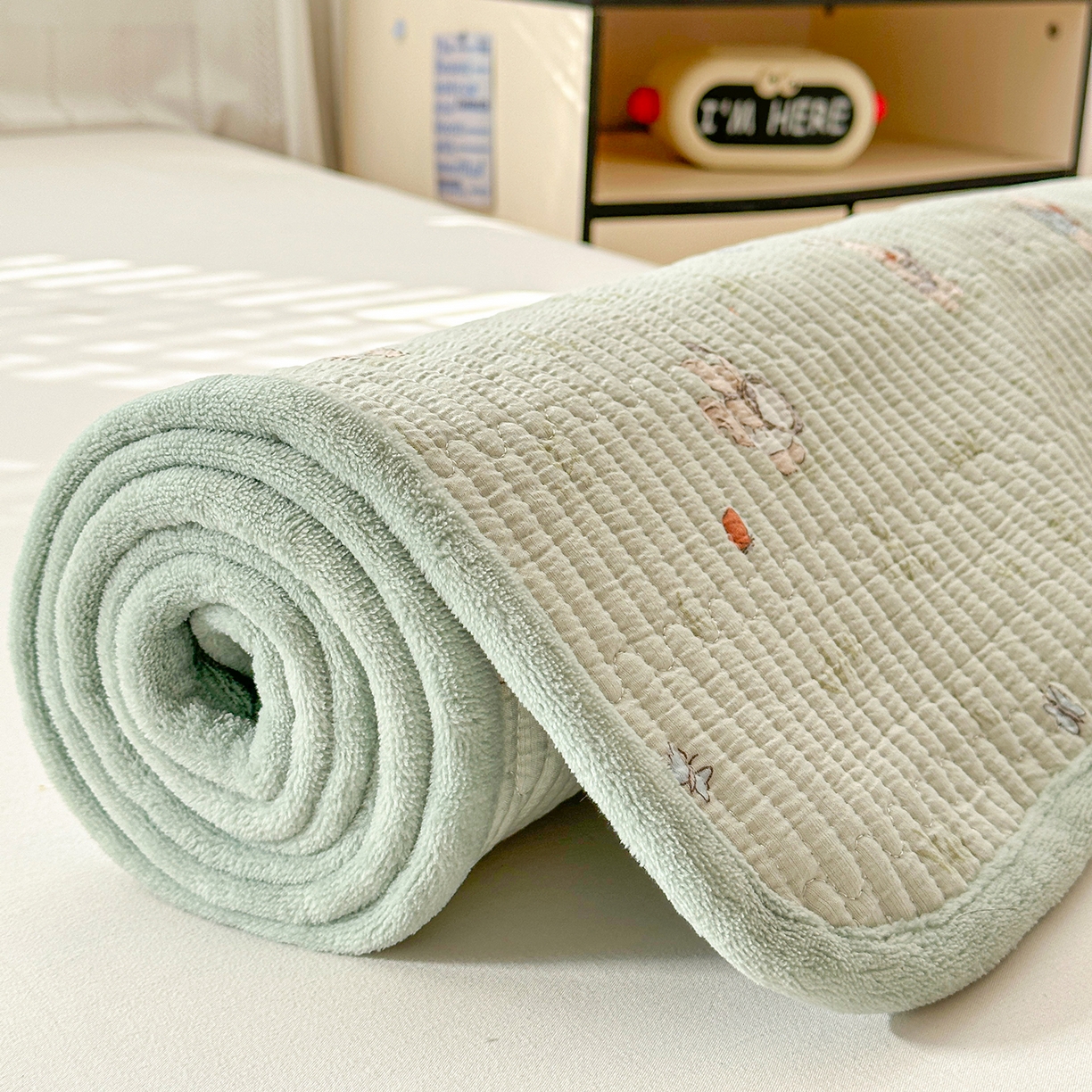 91家纺网 家纺一手货源 找家纺 恒尚居 2026新款A类双层纱牛奶绒夹棉床垫 兔子乐队