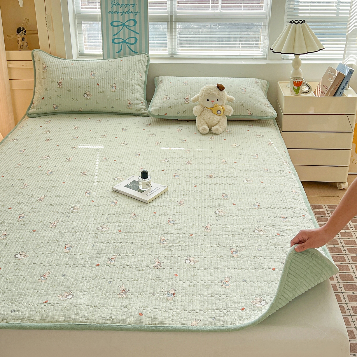 91家纺网 家纺一手货源 找家纺 恒尚居 2026新款A类双层纱牛奶绒夹棉床垫 兔子乐队