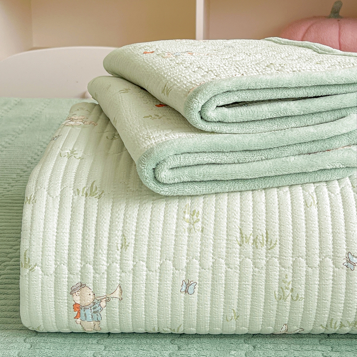 91家纺网 家纺一手货源 找家纺 恒尚居 2026新款A类双层纱牛奶绒夹棉床垫 兔子乐队