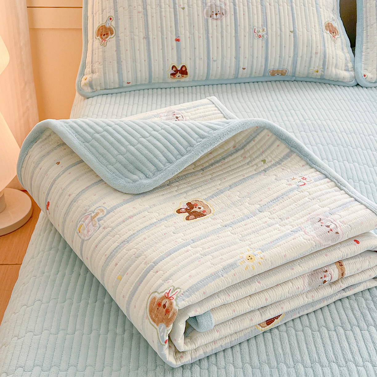 91家纺网 家纺一手货源 找家纺 恒尚居 2026新款A类双层纱牛奶绒夹棉床垫 汪汪队