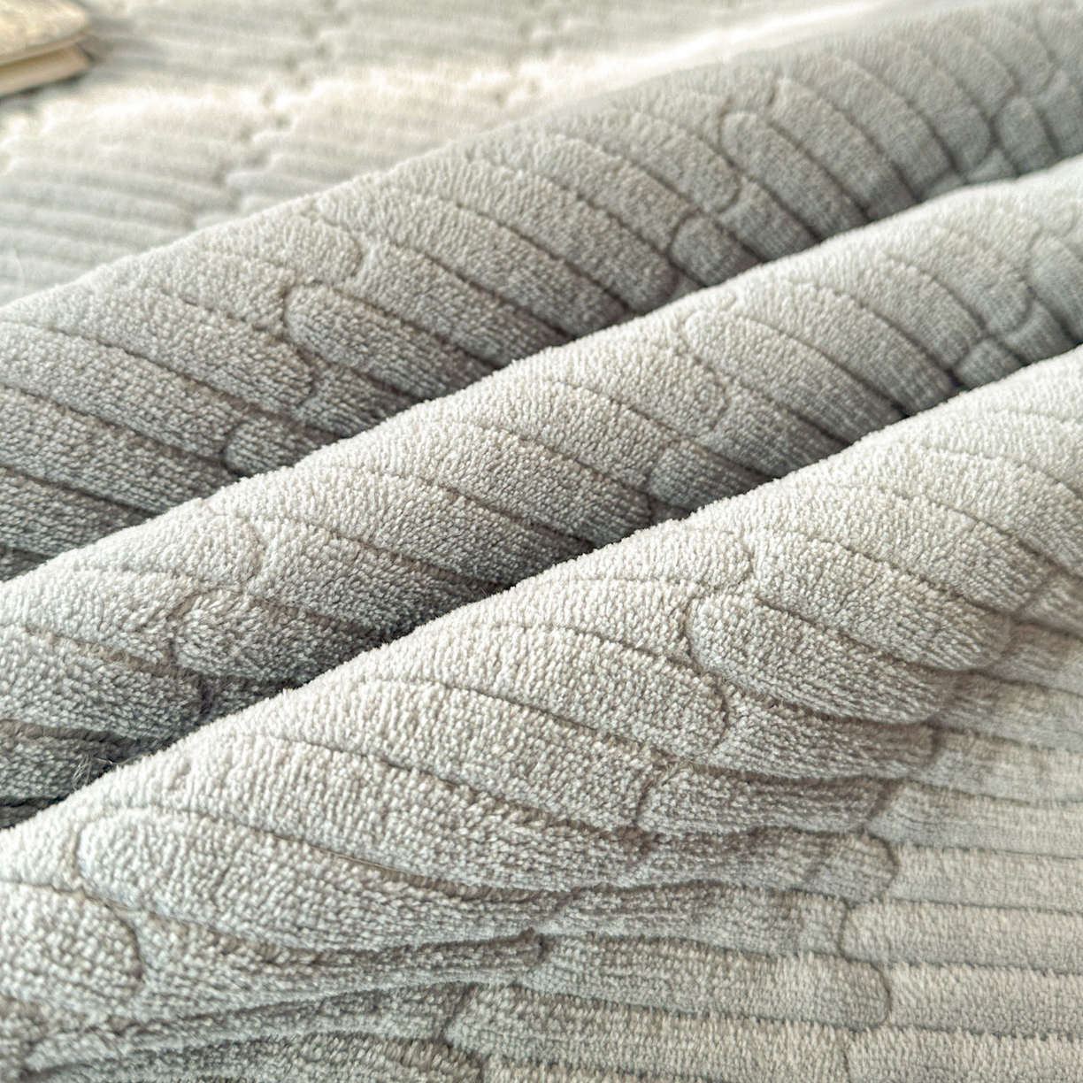 91家纺网 家纺一手货源 找家纺 恒尚居 2026新款A类双层纱牛奶绒夹棉床垫 英伦格