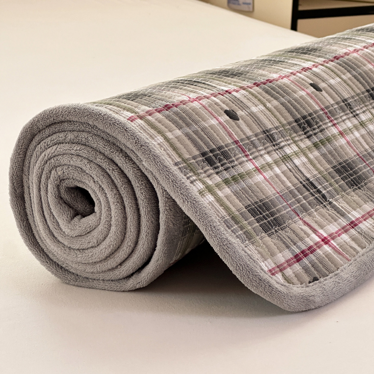 91家纺网 家纺一手货源 找家纺 恒尚居 2026新款A类双层纱牛奶绒夹棉床垫 英伦格