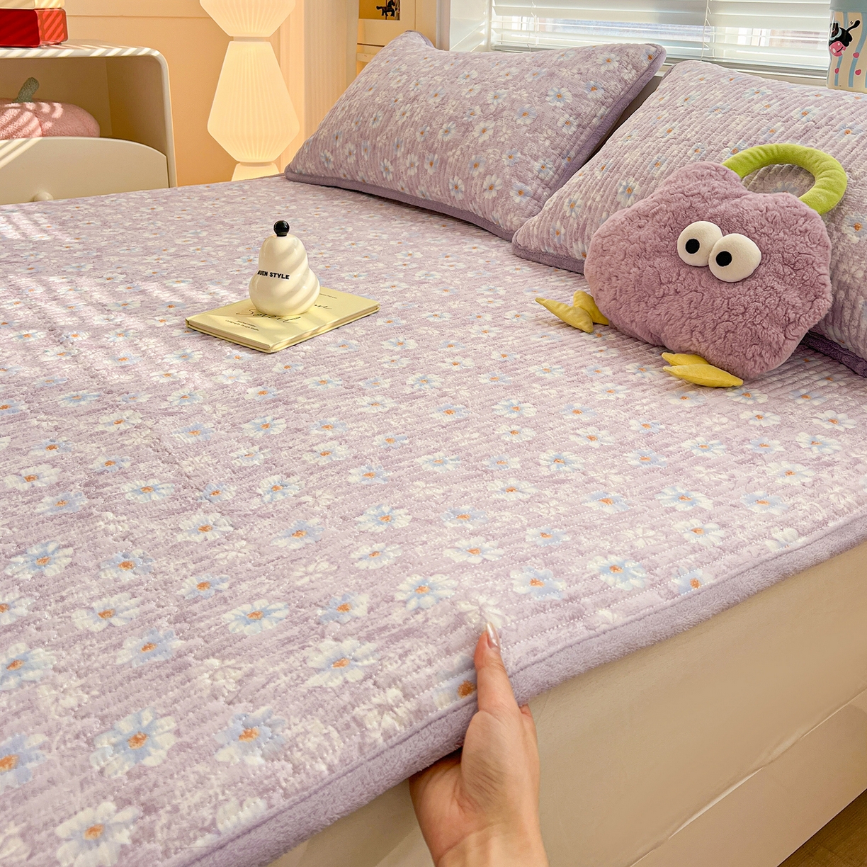 91家纺网 家纺一手货源 找家纺 恒尚居 2026新款A类双层纱牛奶绒夹棉床垫 紫罗花